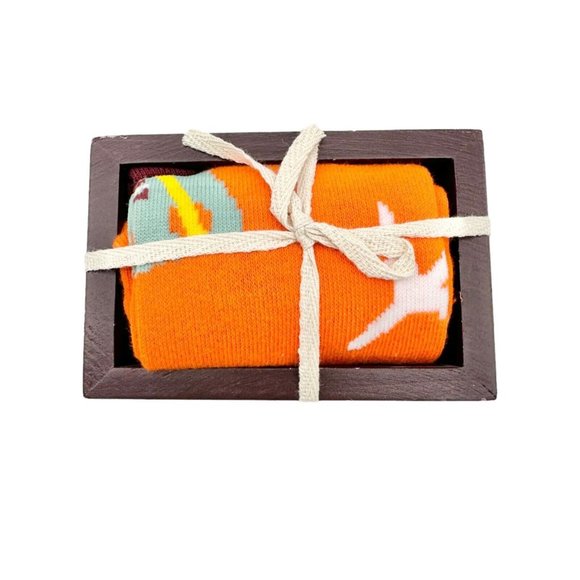 Primitives by Kathy 'Never Stop Exploring' Box Sign & Orange Socks Set NWT - Picture 2 of 10